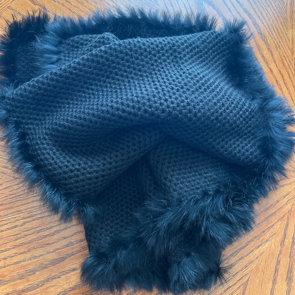 Fur trimmed Infinity Scarf - NWT - Picture 11 of 17